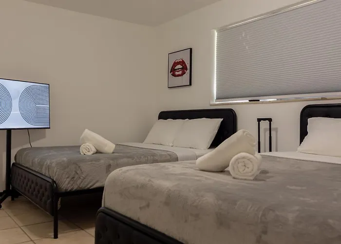 One Bedroom Apartment - With Parking & Balcony - Heart Of Wynwood