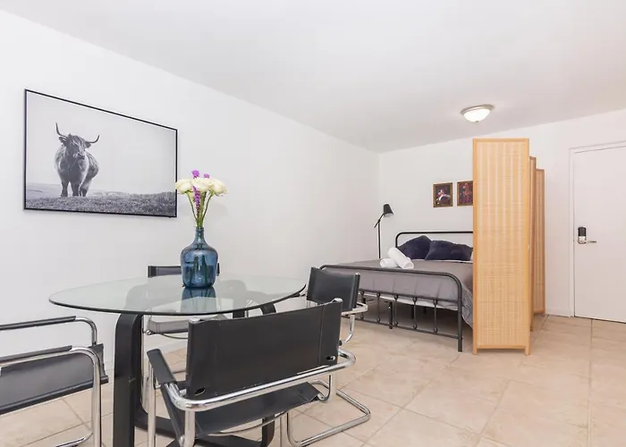 One Bedroom Apartment - With Parking & Balcony - Heart Of Wynwood